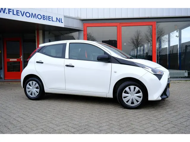 Toyota Aygo 1.0 VVT-i x 5-drs LED-dagrij 2019 Benzine 4