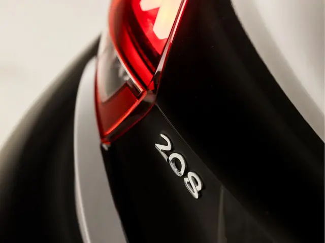 Peugeot 208 1.2 PureTech Sport 2017 Benzine 28