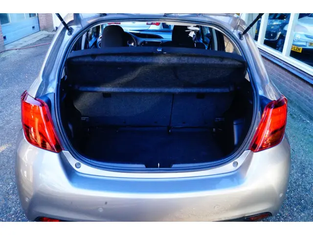 Toyota Yaris 1.3 VVT-i Aspiration 2015 Benzine 21