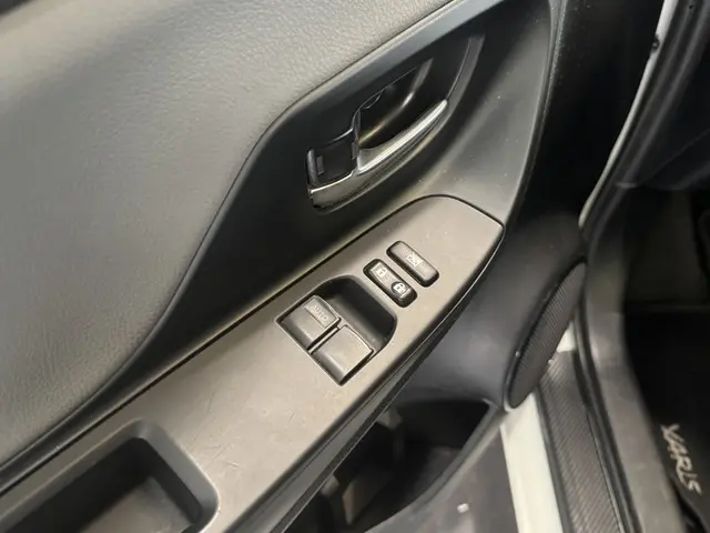 Toyota Yaris 1.5 Hybrid Aspiration 2017 Hybride Benzine 8