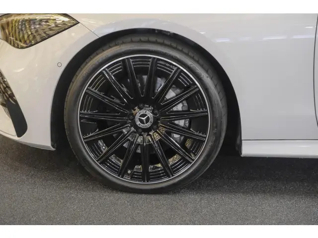 Mercedes-Benz CLE Coupé CLE200 AMG 204pk 2024 Benzine 27