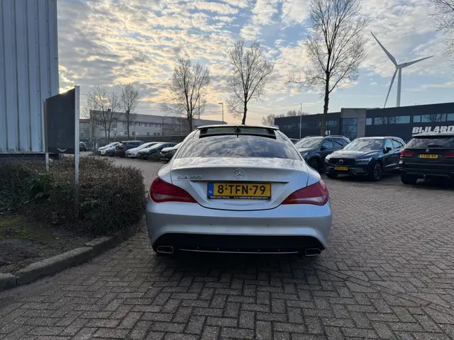 Mercedes-Benz CLA 200 Edition 1 PANO AUT!! 2013 Benzine 3