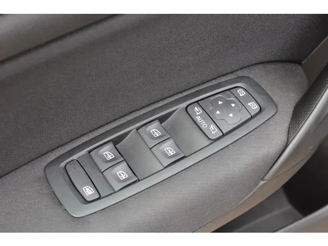 Renault Mégane Estate 1.3 TCe Limited 140 pk 2020 Benzine 19