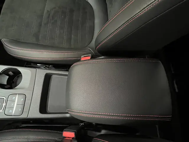 Ford Kuga 2.5 PHEV ST-Line X 2024 Hybride Benzine 37