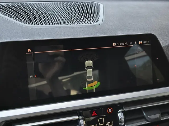 BMW 3 Serie 320i Executive Edition 2019 Benzine 18