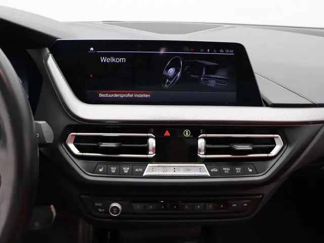 BMW 1 Serie 5-deurs 118i 2021 Benzine 13