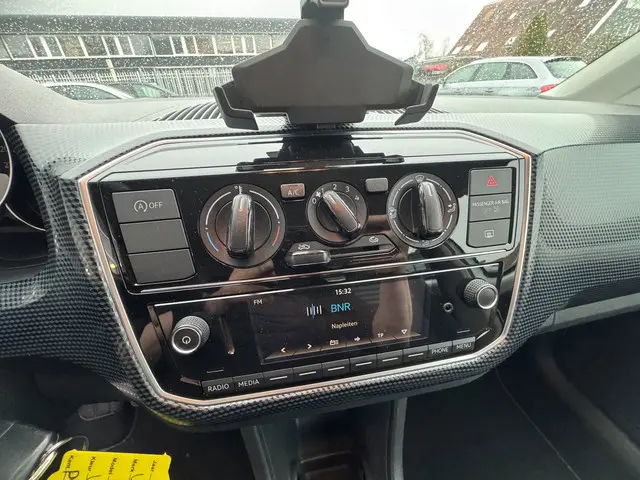 Volkswagen up! 1.0 BMT move up! 2017 Benzine 17