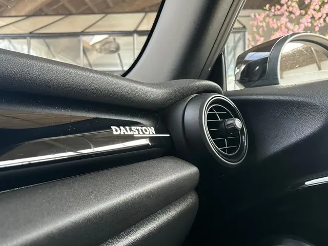 MINI Cooper Mini 1.5 Dalston Edition 2021 Benzine 24