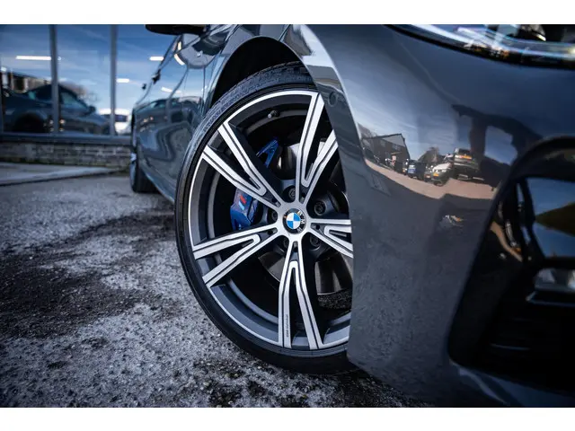 BMW 3 Serie 330i M-Sport 2019 Benzine 8