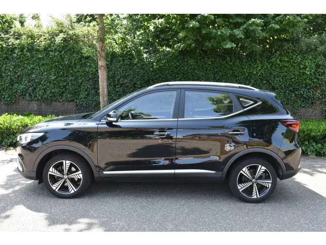 MG ZS-EV 3