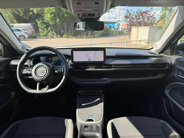 Jeep Avenger Longitude 54 kWh Aut. 2024 Elektrisch 15