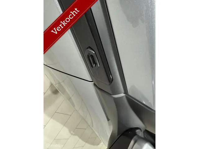 Peugeot e-2008 EV GT 50 kWh Navi 2021 Elektrisch 16