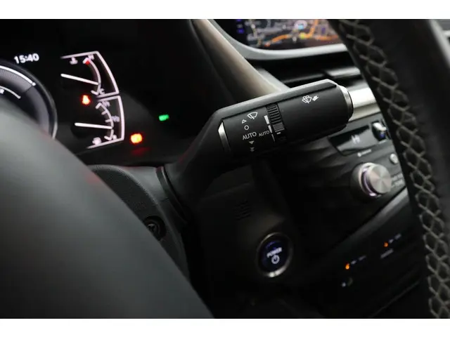 Lexus ES 300h Preference Line 2021 Hybride Benzine 29