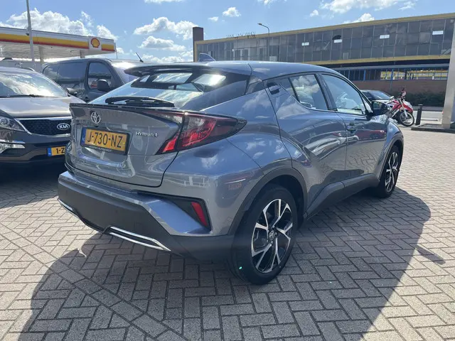 Toyota C-HR 3