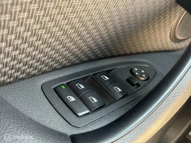 BMW X1 sDrive18i High Executive | Garantie | 2018 Benzine 24