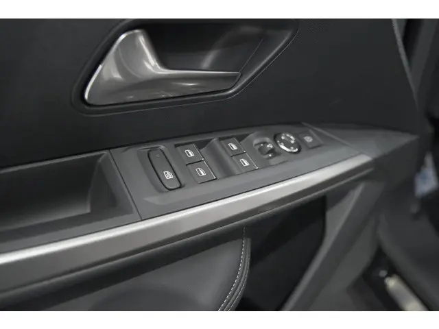 Peugeot 3008 Hybrid 145 e-DCS6 GT 2025 Hybride Benzine 30