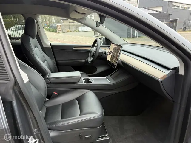 Tesla Model Y Long Range AWD 75 kWh 2021 Elektrisch 13