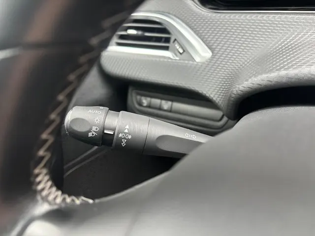 Peugeot 208 1.2 PureTech Allure 2017 Benzine 22