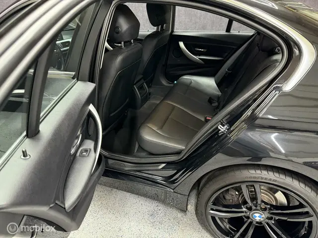 BMW 3 Serie 320i Upgrade Edition 2012 Benzine 10