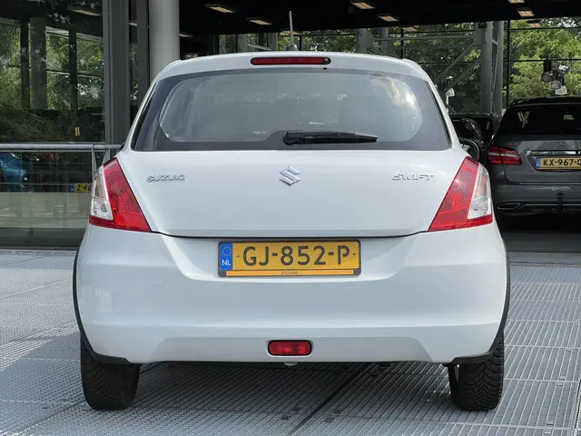 Suzuki Swift 1.2 Dynamic EASSS 2015 Benzine 17