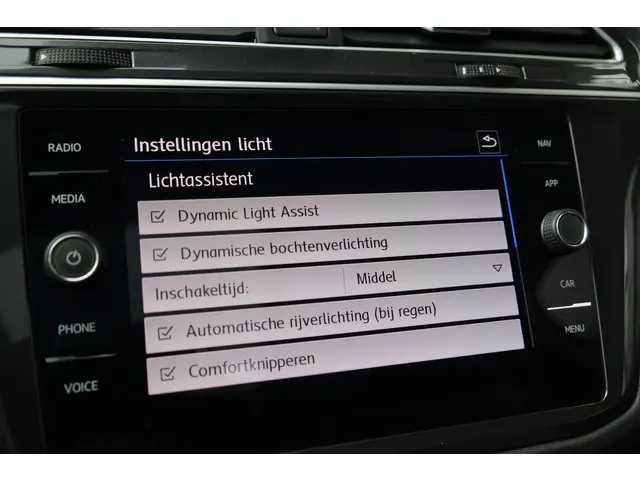 Volkswagen Tiguan 1.5 TSI R-Line Highline 2021 Benzine 32