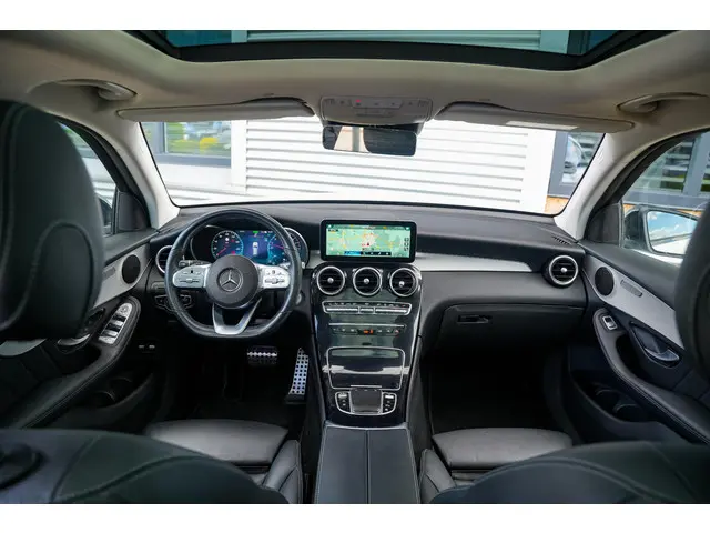 Mercedes-Benz GLC 300e 4MATIC 2022 Hybride Benzine 2