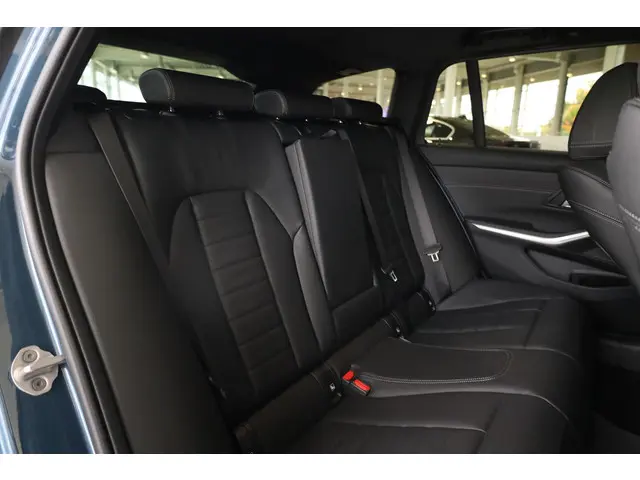 BMW 3 Serie Touring 330e 2025 Hybride Benzine 9