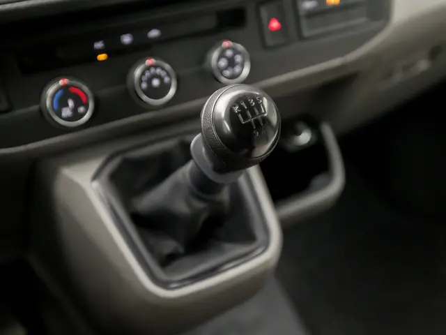Volkswagen Transporter Kombi 2.0 TDI L1H1 2020 Diesel 10