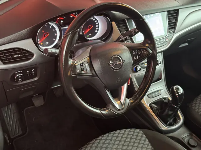 Opel Astra 1.4 Online Edition 2017 Benzine 3