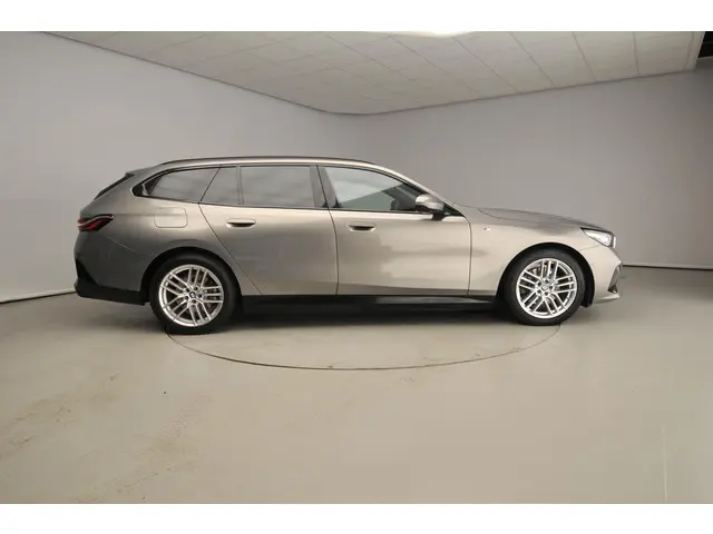 BMW 5 Serie Touring 530e 2024 Hybride Benzine 4