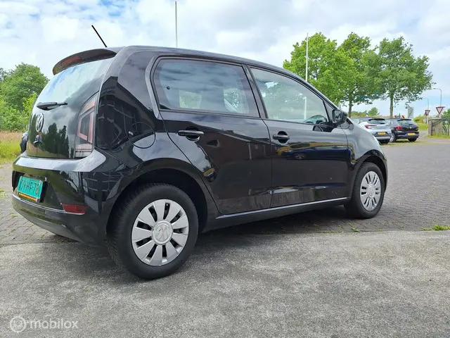 Volkswagen up! 1.0 BMT move up! 2019 Benzine 4