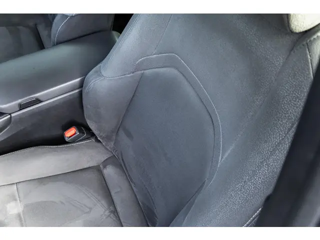 Lexus UX 250h Business Line 2022 Hybride Benzine 32