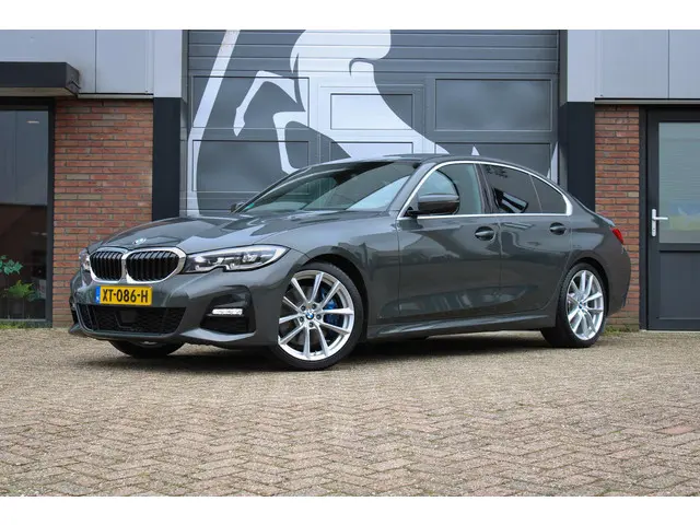 BMW 3 Serie 330i High Executive Edition 2019 Benzine 2