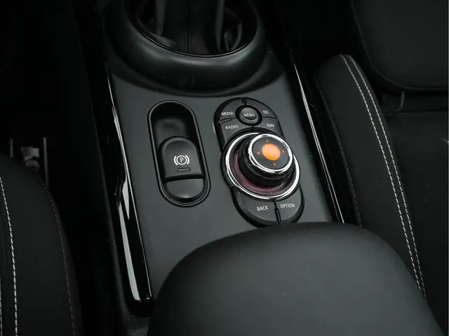 MINI Clubman Mini 1.5 Cooper Business 2015 Benzine 12
