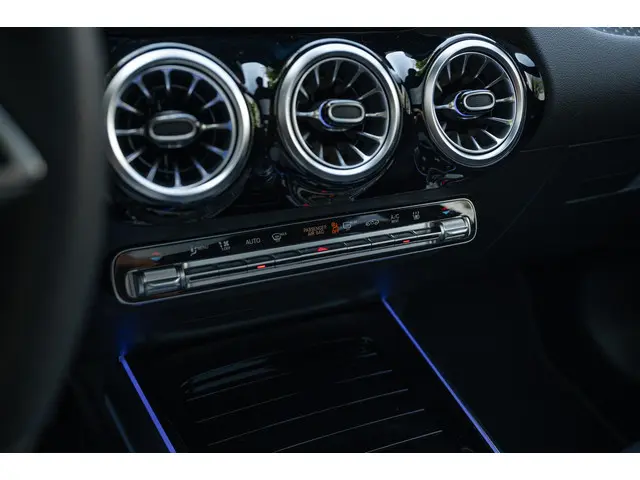 Mercedes-Benz GLA 250 e 2024 Hybride Benzine 19