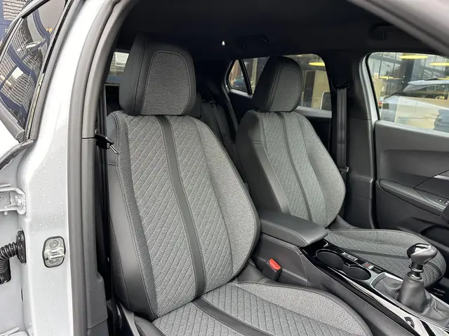 Peugeot 2008 1.2 Turbo 100 PK Allure 2024 Benzine 34