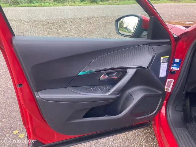 Peugeot 2008 1.2 PureTech Allure 2021 Benzine 10