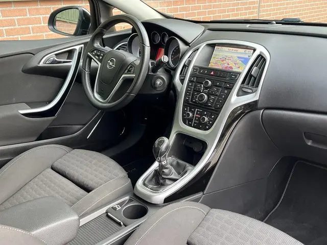Opel Astra GTC 1.6 Turbo Sport - OPC Pakket 2012 Benzine 37
