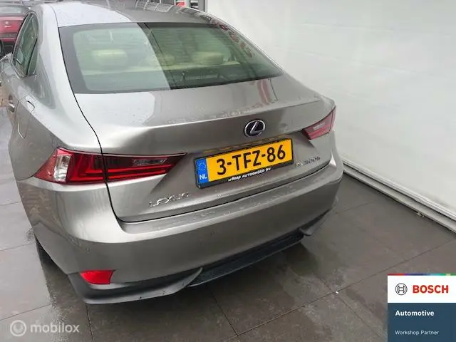 Lexus IS 300h First Edition 2014 Hybride Benzine 6