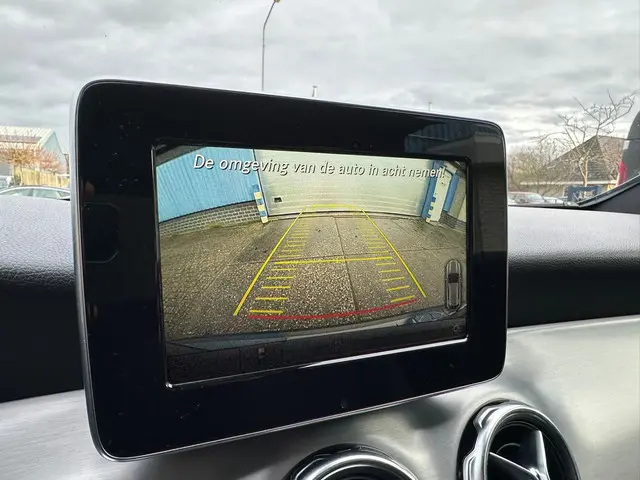 Mercedes-Benz GLA 200 Premium Plus 2017 Benzine 6