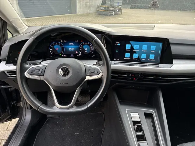 Volkswagen Golf 1.0 eTSI 110pk DSG Life 2022 Benzine 11