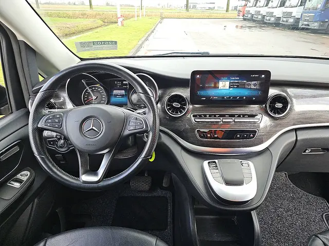 Mercedes-Benz EQV 300 2021 Elektrisch 8