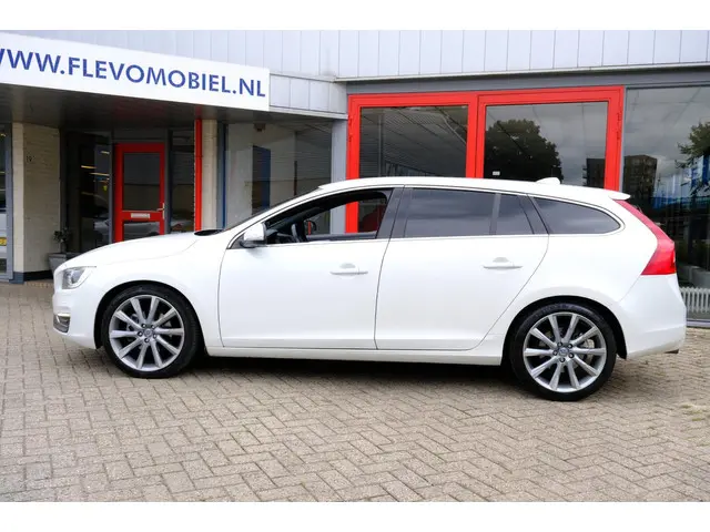 Volvo V60 1.6 D2 Summum Xenon|Leder|LMV|Navi 2013 Diesel 30