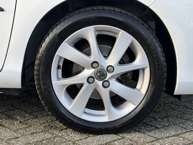 Toyota Yaris 1.3 VVT-i Now 2014 Benzine 13