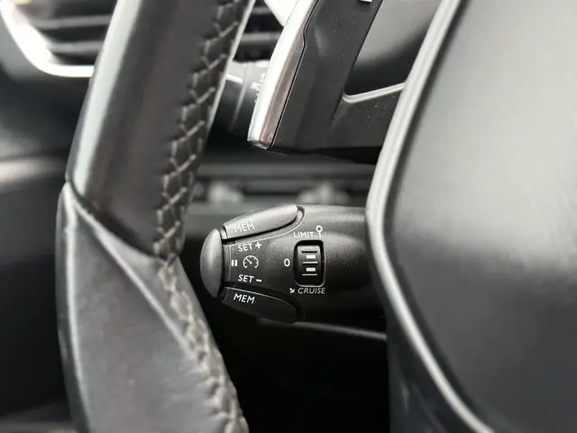 Peugeot 3008 1.2 PureTech Allure 2018 Benzine 24