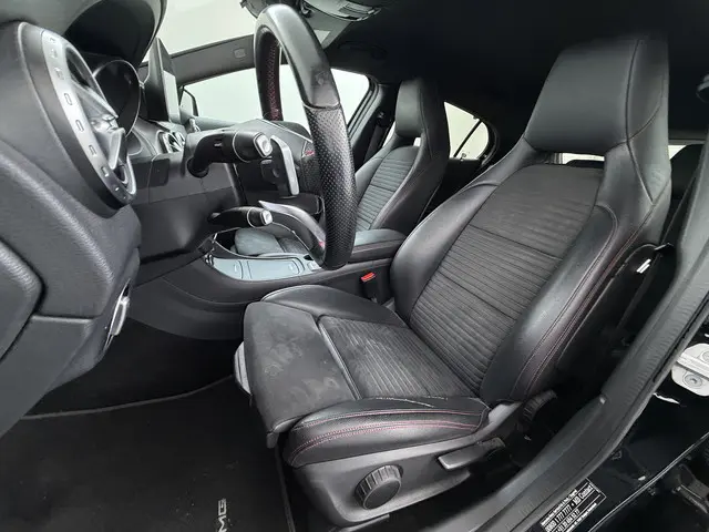 Mercedes-Benz GLA 180 AMG line 2016 Benzine 12