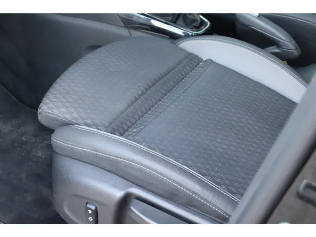 Opel Crossland X 1.2 Turbo Innovation 2017 Benzine 9