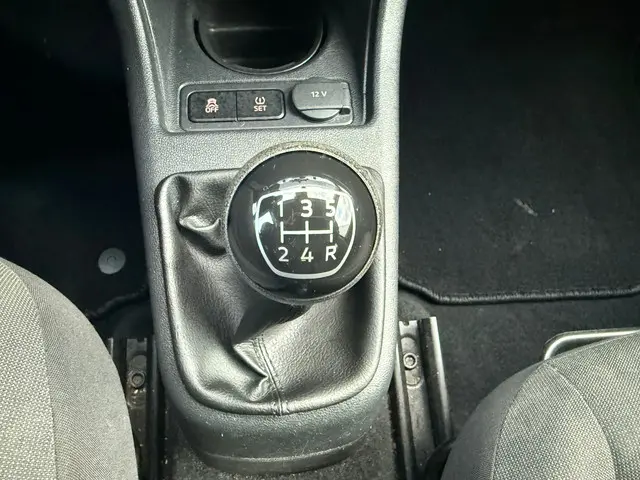 Volkswagen up! 1.0 BMT move up! 2017 Benzine 24