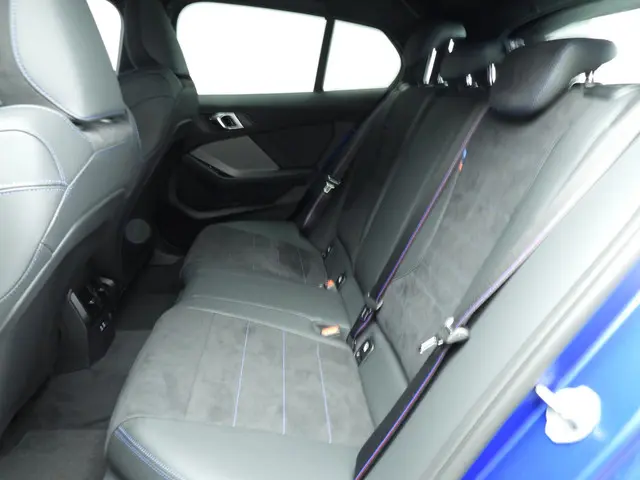 BMW 1 Serie 5-deurs 120 2025 Benzine 8