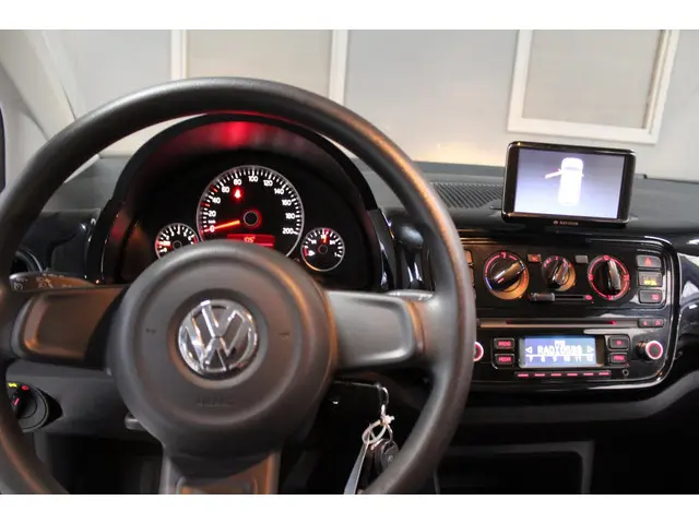 Volkswagen up! 1.0 move up! BlueMotion 2013 Benzine 11